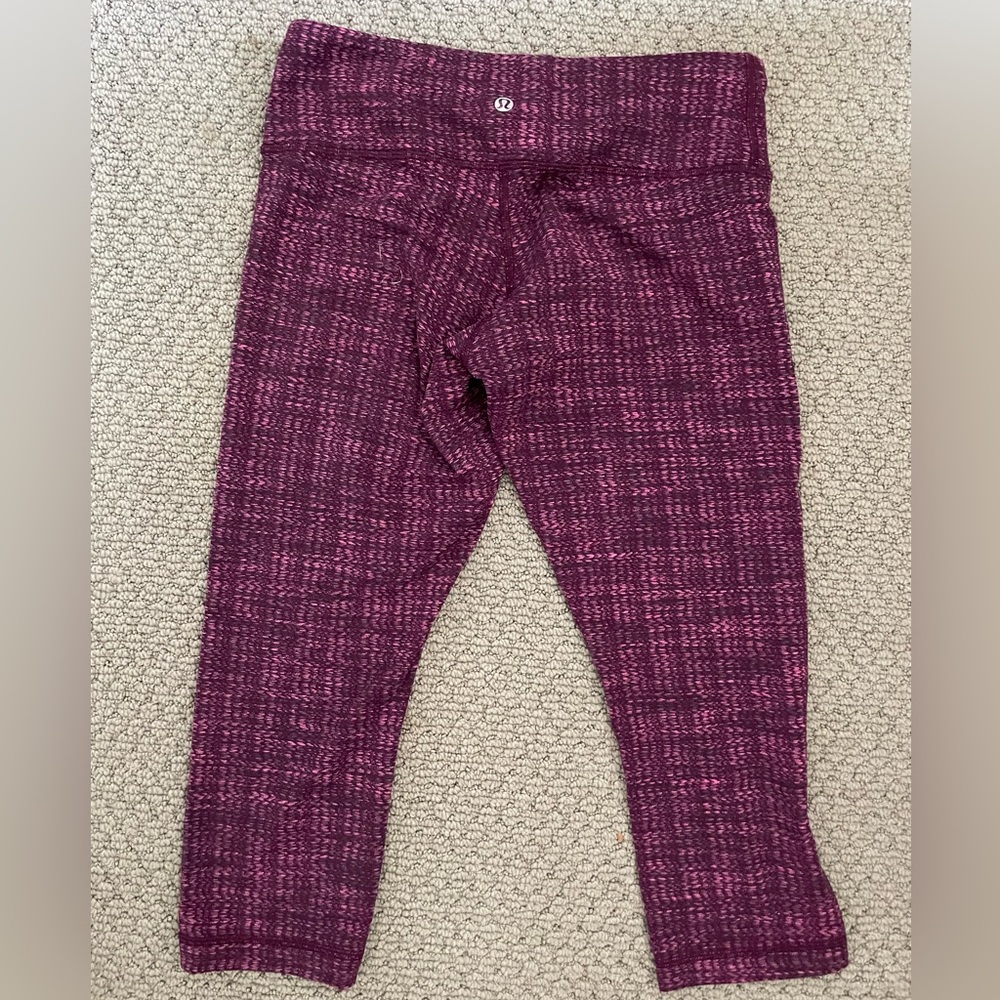 Lululemon Wunder Under Crop
Ziggy Wee August Glo / Raspberry Glo Light
Size 8